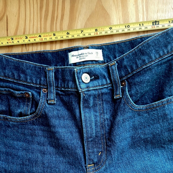 Abercrombie & Fitch Mid Rise 90s Straight Jean - Picture 3 of 6